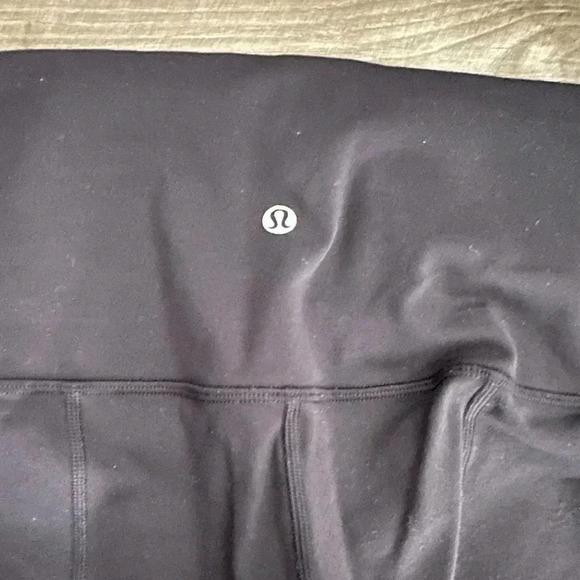 Lululemon Reversible Black Mesh Crop Legging Pants Womens Size 6 - Picture 5 of 7
